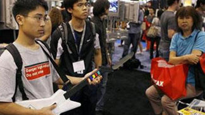 Podjetje Activision je prodalo pet milijonov novih pesmi igro Guitar Hero III: L