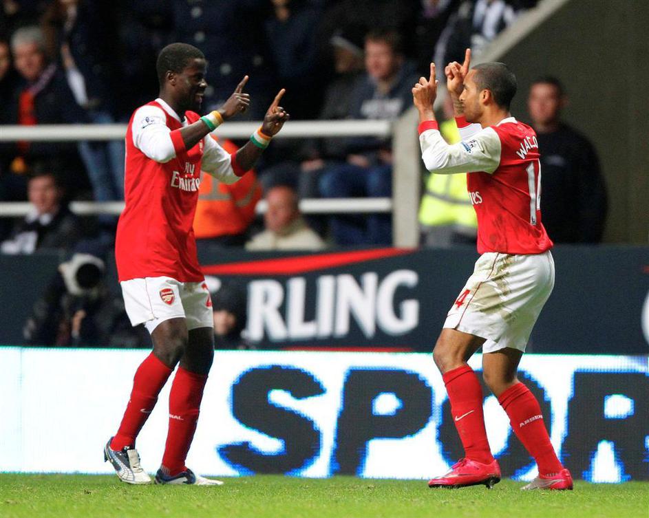 Emmanuel Eboue in Theo Walcott