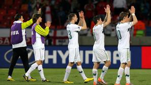 Po koncu tekme z Anglijo so slovenski nogometaši takole zapuščali zelenico v Por