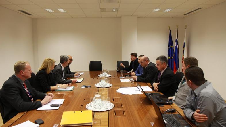 Ministrica Vesna Györkös Žnidar in sindikati