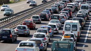 slovenija 08.04.10 guzva na avtocesti, gneca zaradi prometne nesrece, kolona voz