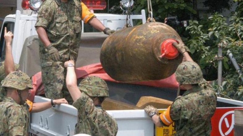 Bombo so varno odstranili.