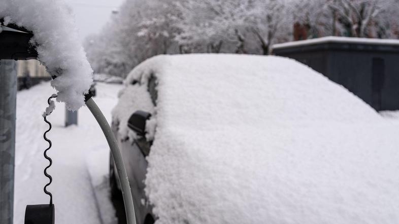 električno vozilo zima