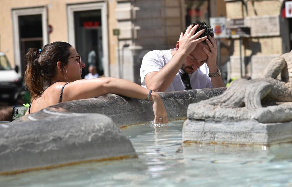 Vreme: Tudi danes vroče, a tudi danes nevihte - Vročina | Avtor: EPA