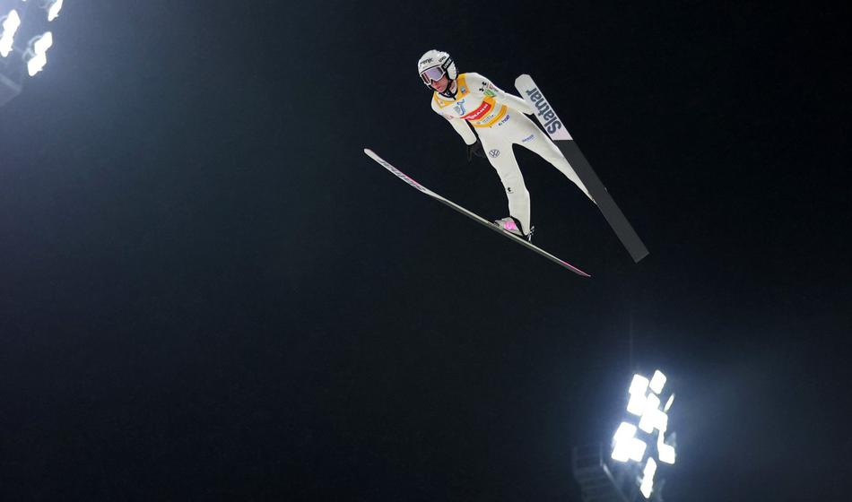 Nika Prevc tekmicam najprej dala upanje, nato pa udarila po mizi