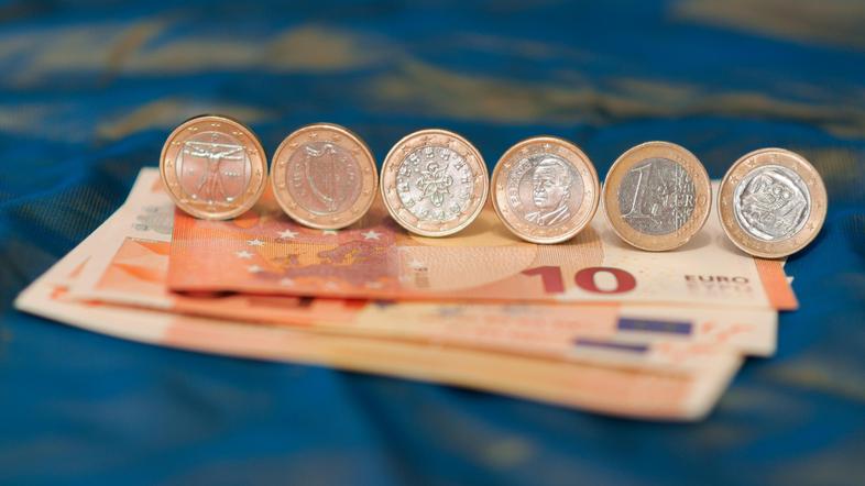 denar evro bankovci kovanci