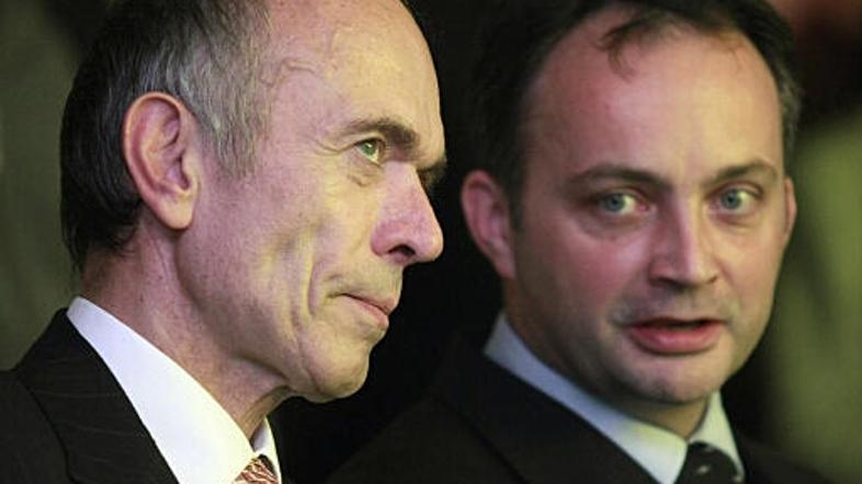 Vsak zdravilec, ki pravi, da lahko zaustavi tako bolezen, je šarlatan, je poudar