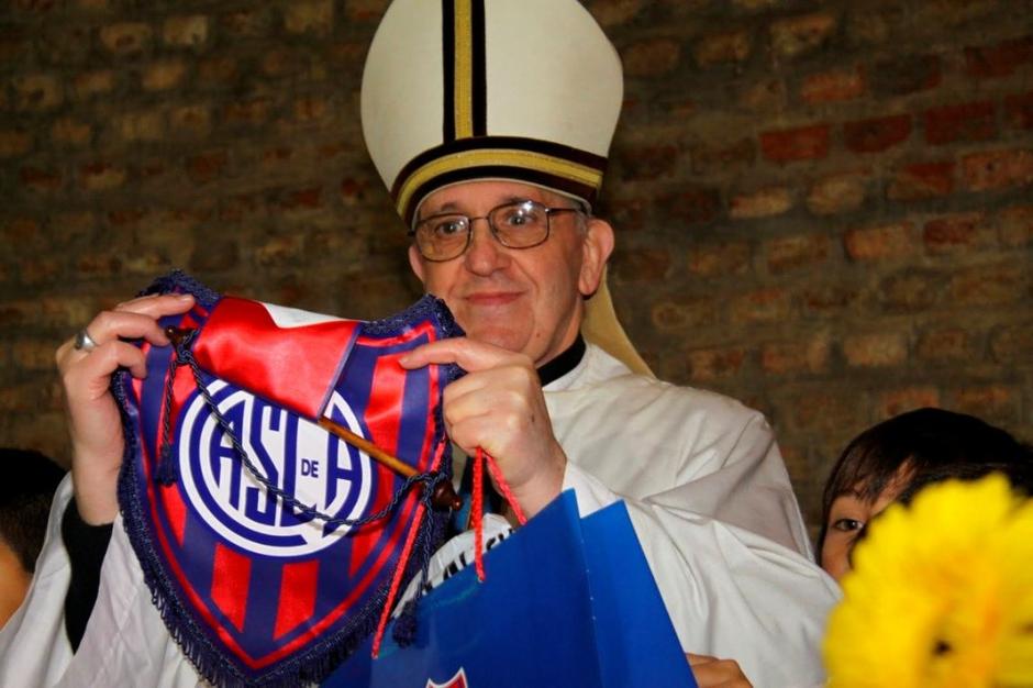 Bergoglio papež Frančišek San Lorenzo navijač zastavica | Avtor: Reuters