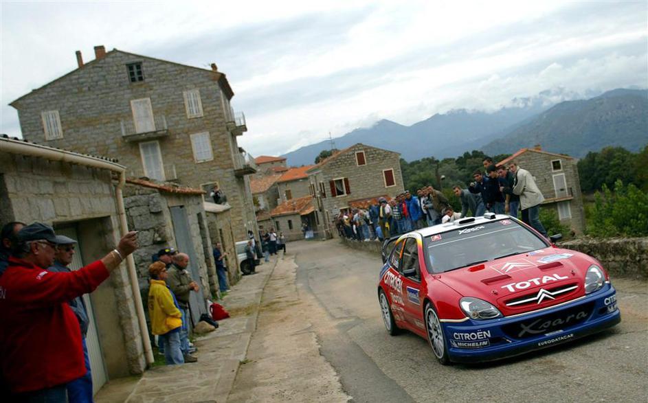 Šest zmag in šest drugih mest je bil rezultat sezone 2004 za Loeba. Bolj izkušen