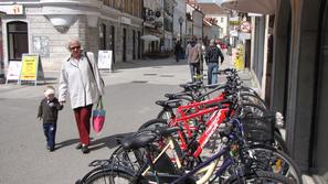 Vozni park Zavoda za turizem v Kranju bodo kmalu popestrila električna kolesa. (