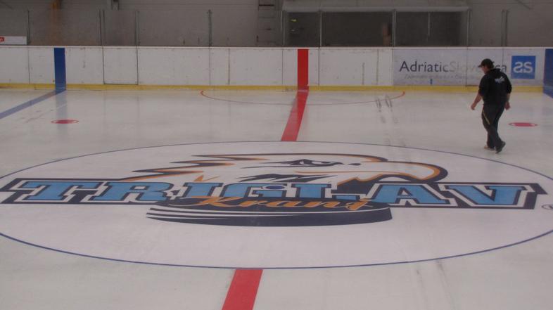 Ledena dvorana na Zlatem polju 