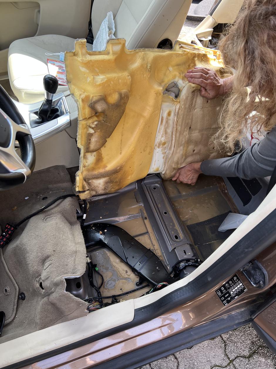 Poplavljen avto | Avtor: Žurnal24 