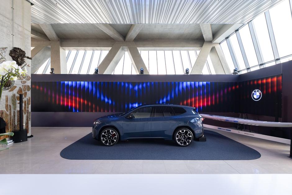 BMW iX3 in SipaBoards | Avtor: BMW