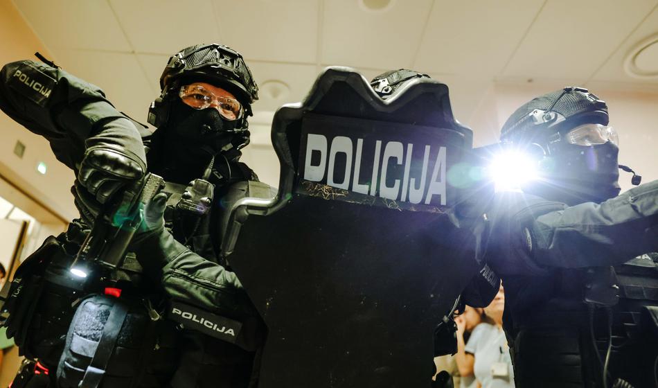 Obsežna policijska akcija v Sloveniji: 15 pridržanih!