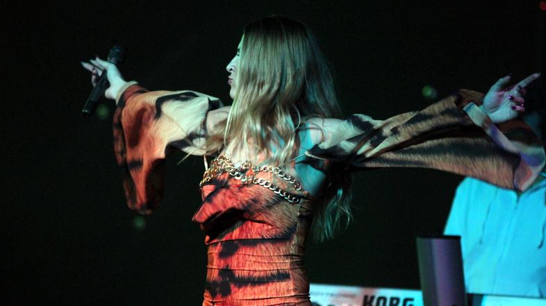 E.T. razigral Planet Tuš