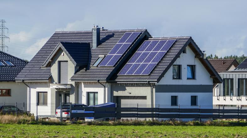 Solarna streha mala sončna elektrarna