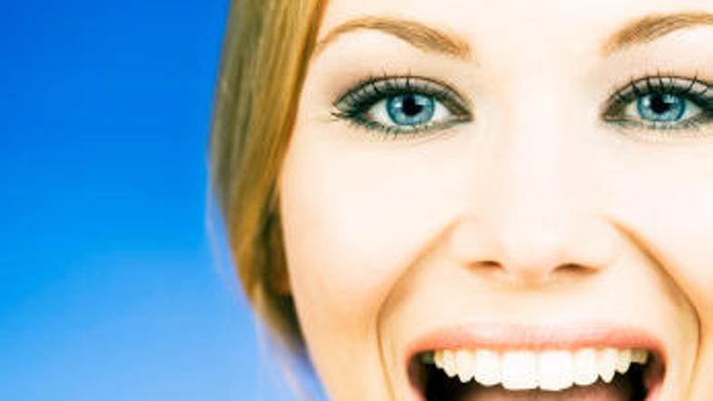 S smehom razgibate trebušne mišice, poskrbite za mladosten videz in skrbite za s