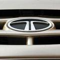 Tata Motors izdeluje predvsem preproste majhne avtomobile in je del ogromnega me