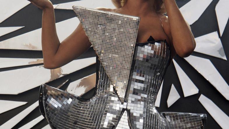 Gaga upa, da se bodo njenemu vabilu na poroko odzvali Sting, njegova žena in Mad