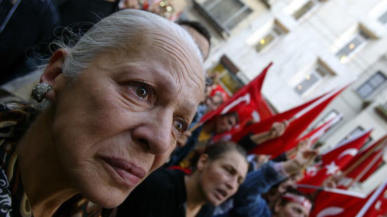 Protesti v Turčiji po napadu kurdskih upornikov na turške vojake