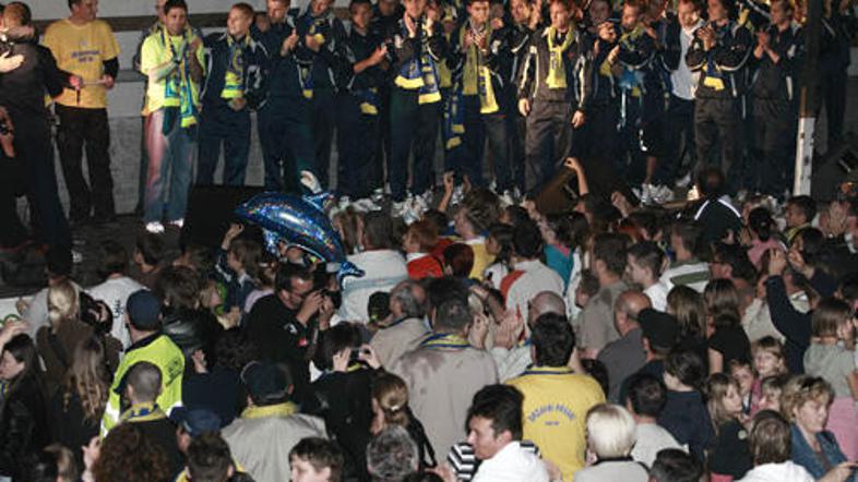 V zadnji sezoni so se drugič zaporedoma naslova prvaka veselili Domžalčani.