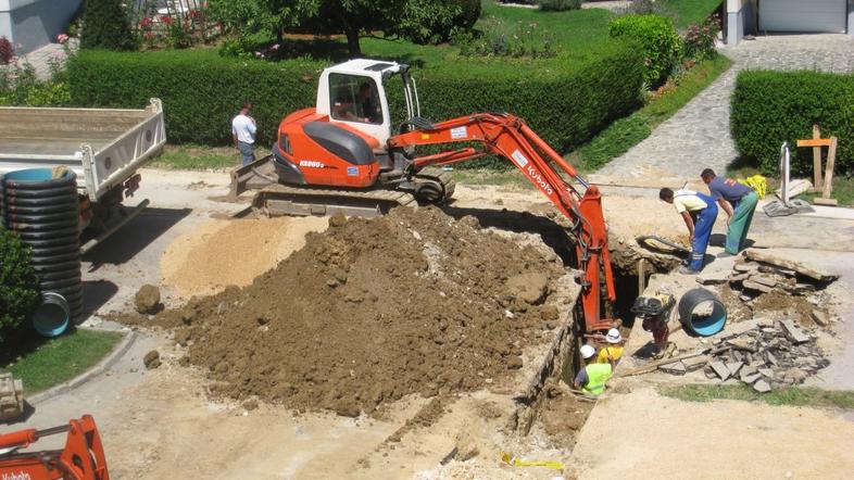Gradnja kanalizacije v Sevnici.