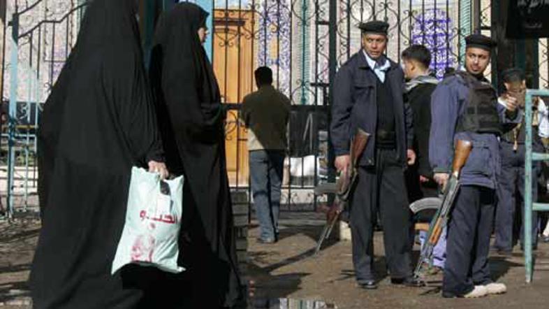 Samomorilska napadalka se je prebila do kontrolne točke, kjer se je nato razstre