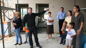 Čeprav nizkoenergijski in v celoti lesen vrtec še ni dokončan, so si ga starši ž