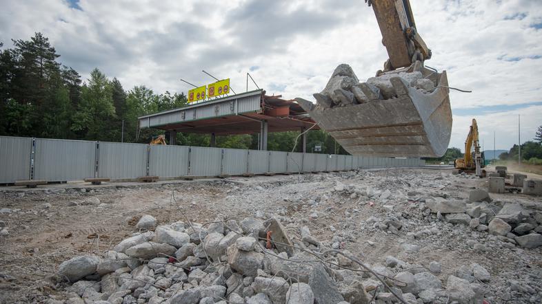 cestninska postaja Torovo