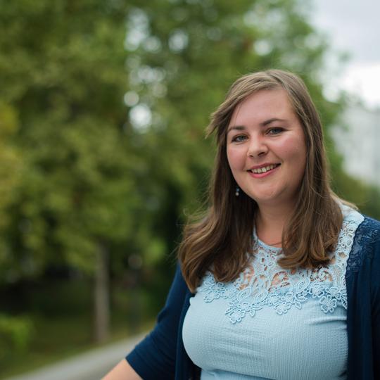 ALENKA LANZ, zakonska in družinska terapevtka