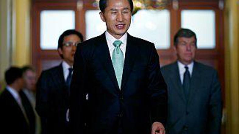 Li Mjung Bak se zavzema za ostrejši pristop do severne sosede.