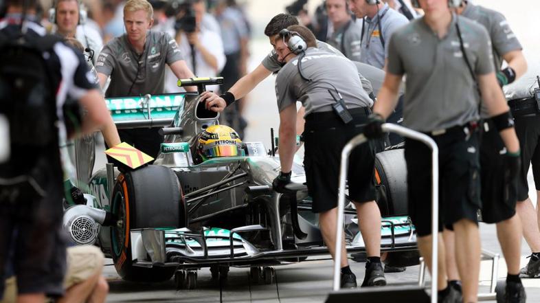 Hamilton VN Bahrajna Sakhir Manama trening