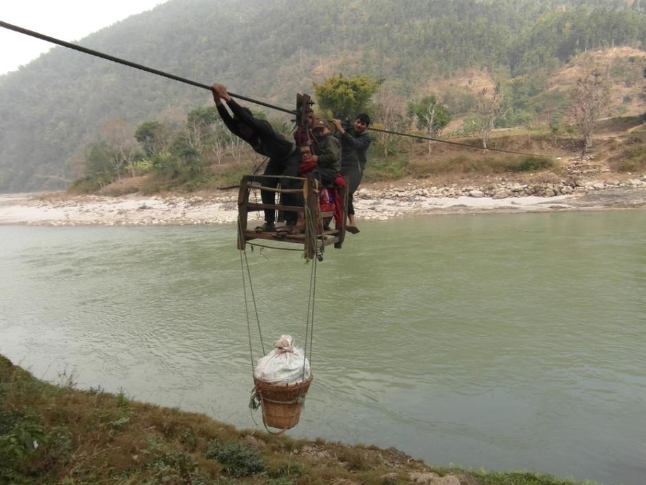 Prečkanje reke | Avtor: Profimedias