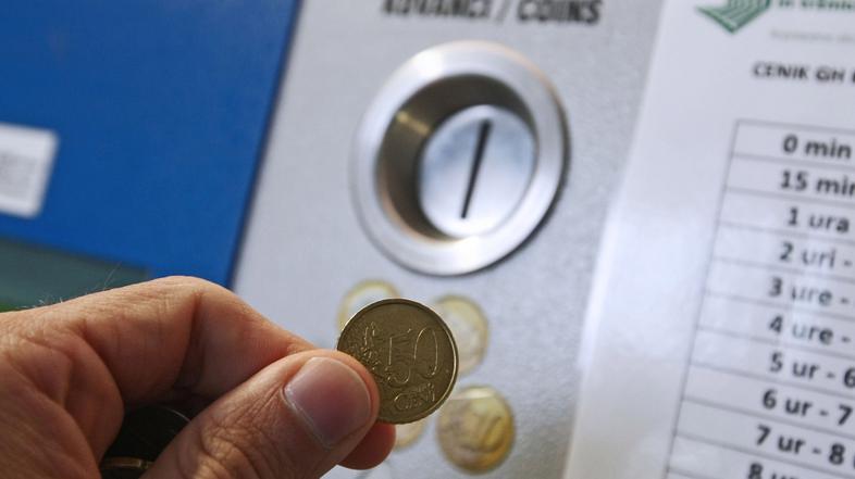 Parkirnina, plačilo na parkomatu