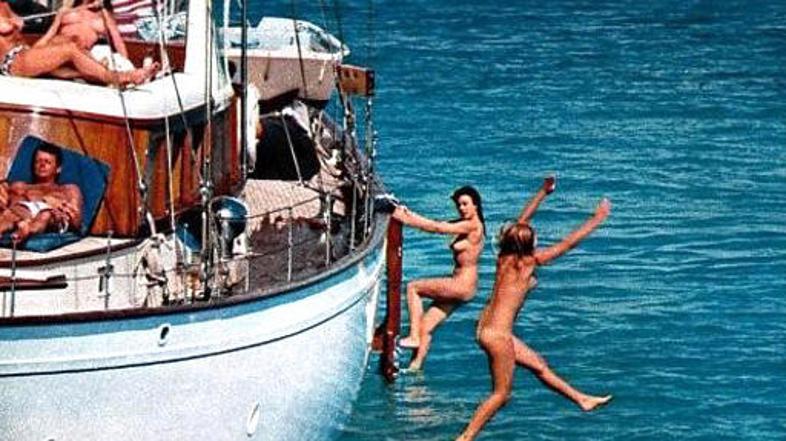 Vse osebe na fotografiji so plačani modeli. (Foto: thesmokinggun.com)