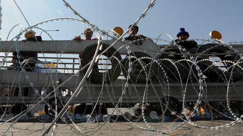 Protestniki, ki večinoma pripadajo Ljudskemu zavezništvu za demokracijo, zahteva