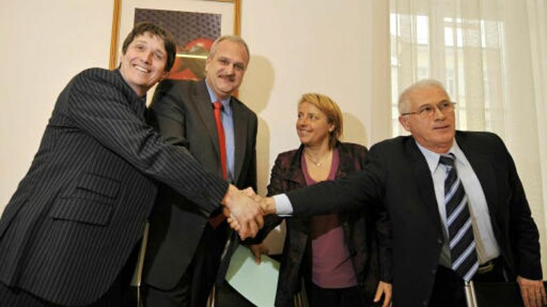 Vodje poslanskih skupin koalicijskih strank so podpisali sporazum o medsebojnem 