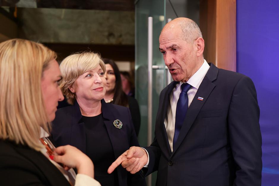 Kristina Hacin, Romana Tomc, Janez Janša | Avtor: Saša Despot