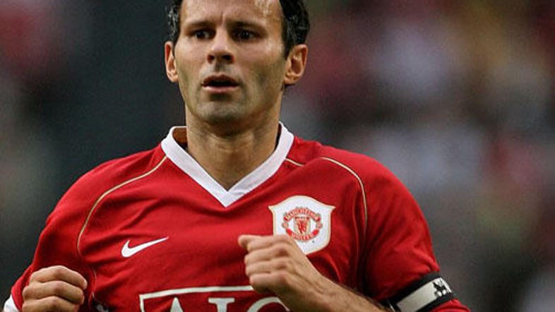 Ryan Giggs bo v rdečem dresu igral še vsaj do junija 2009.