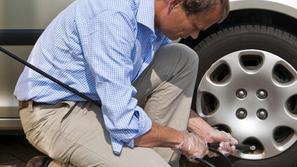 Polnjenje pnevmatik z zrakom