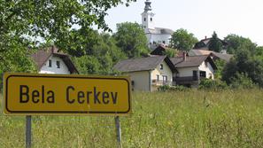 V Beli Cerkvi čutijo, kot da jim ves čas nekaj jemljejo: šolo, krajevni urad, po