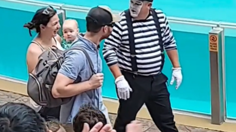 klovn osramoti očeta