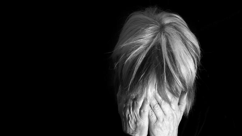 Ženska, ki se sooča z depresijo