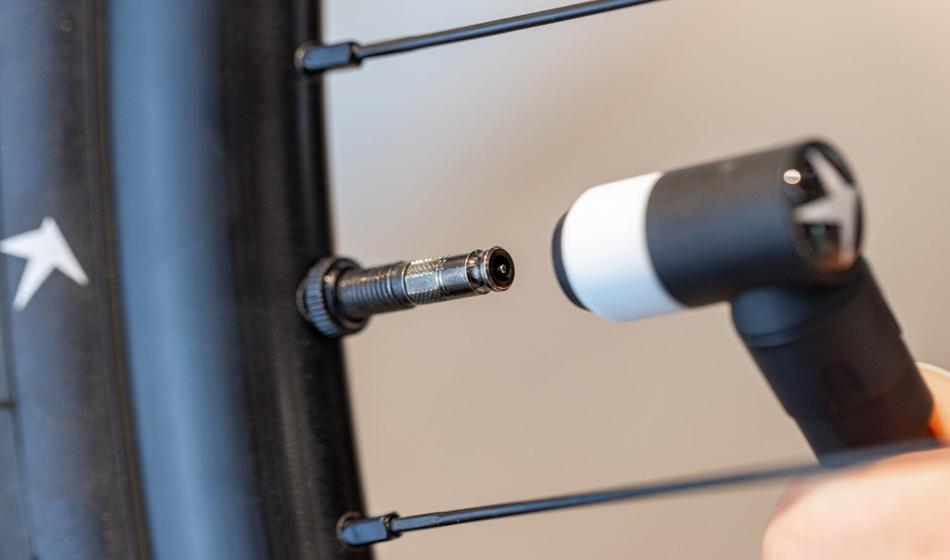 Končno! Ventili na zračnicah koles postajajo prijazni ...