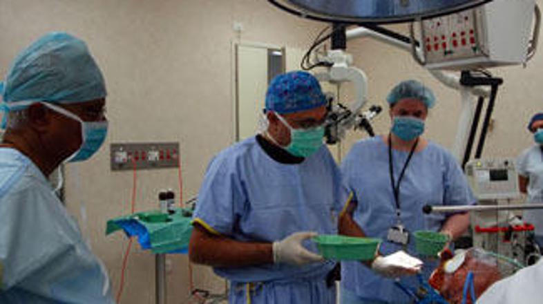 Sodobna medicina poleg mikrokirurške odstranitve ponuja še druge možnosti zdravl