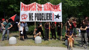 Delavci med protestom.