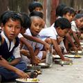 Indijski otroci pri malici