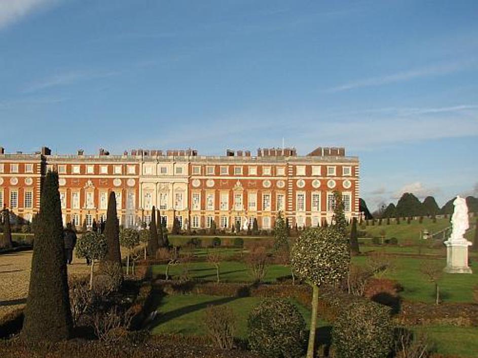 V Hampton Courtu je bila med drugim nekaj časa zaprta princesa Elizabeta (hčerka