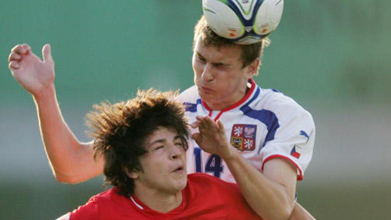 Igor Gorbatenko (v rdečem dresu) v svojih nogah skriva izjemen talent.