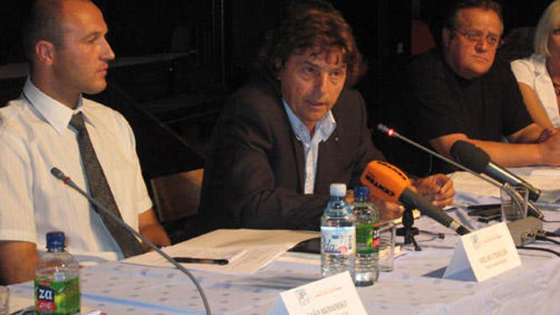 Novi direktor Milan Vinkler (levo) ter Albin Brencl, direktor v odstopu.